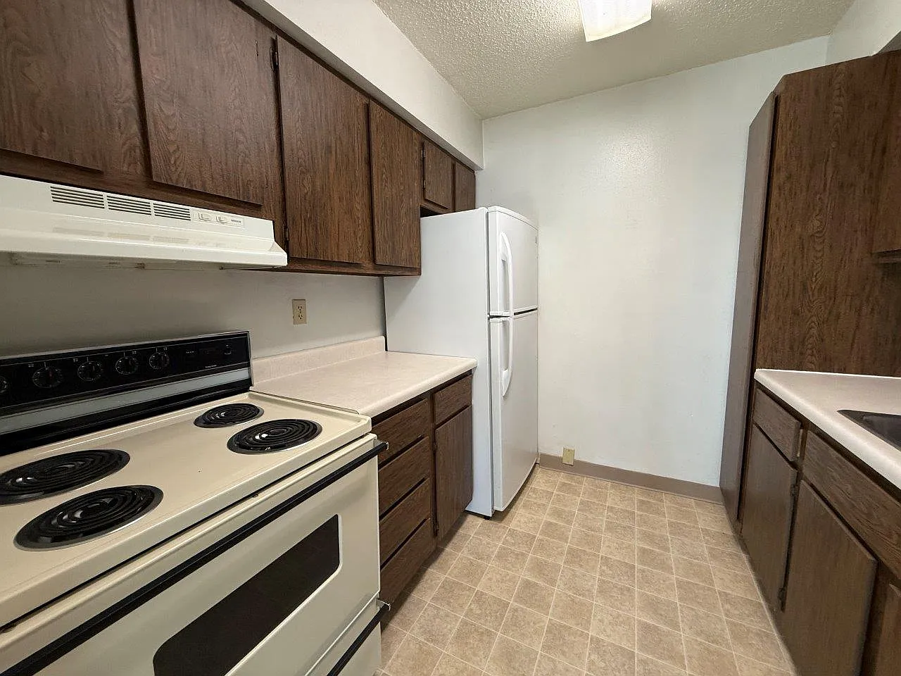 Salem Apartments — Photo 4