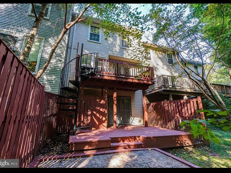 Eaglewood Ct — Photo 6