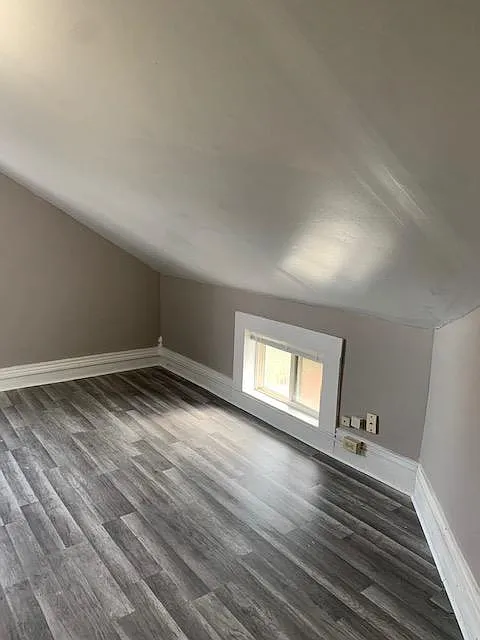 1712 Woodside Ct — Photo 2