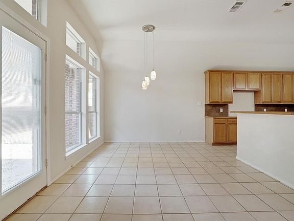 2nd image of 920 Cole Ave