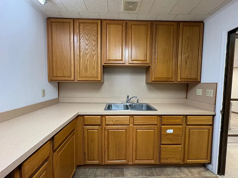 1207 W Main St — Photo 17