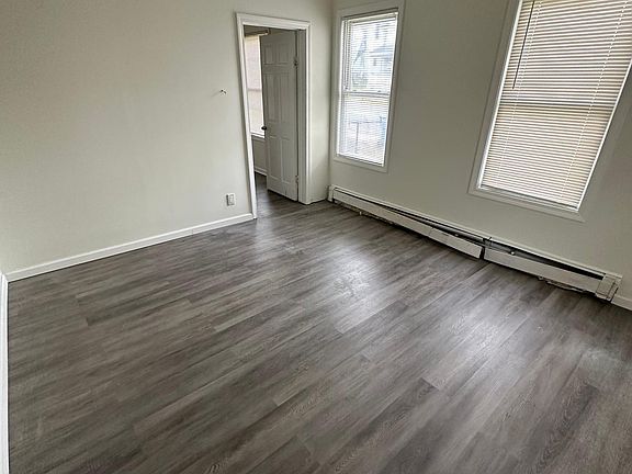 5th image of 495 Church St Floor 1