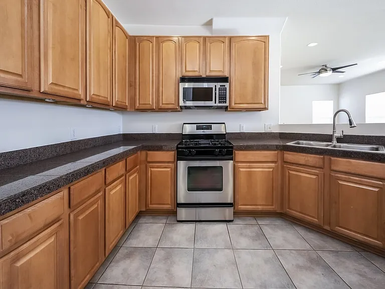 2083 S McConnell Dr — Photo 10
