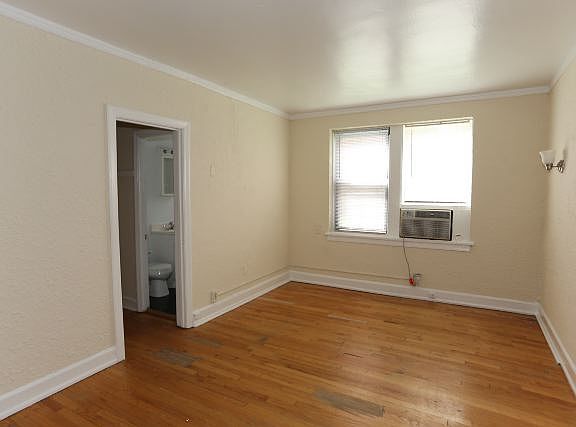 5th image of 536 W Arlington Pl APT 4