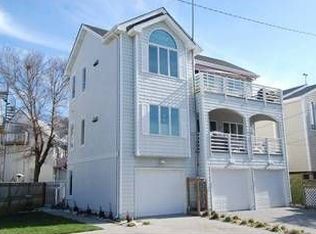 3734 Dupont Cir, Virginia Beach, VA 23455