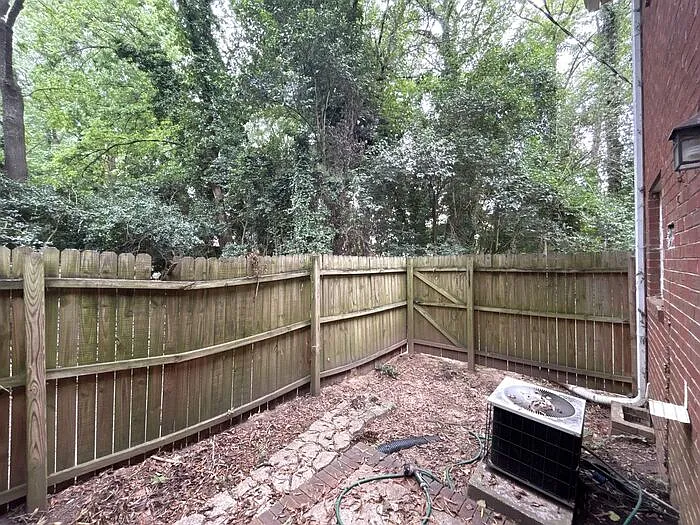 926 Hollywood St — Photo 11