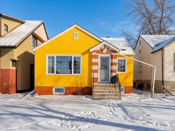 9827 84th Ave NW, Edmonton, AB T6E 2G1