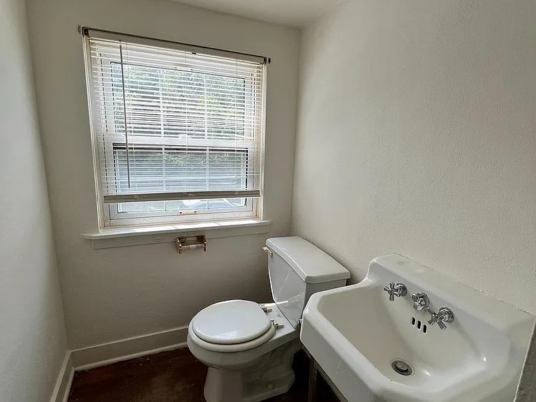 9409 Belair Rd — Photo 17