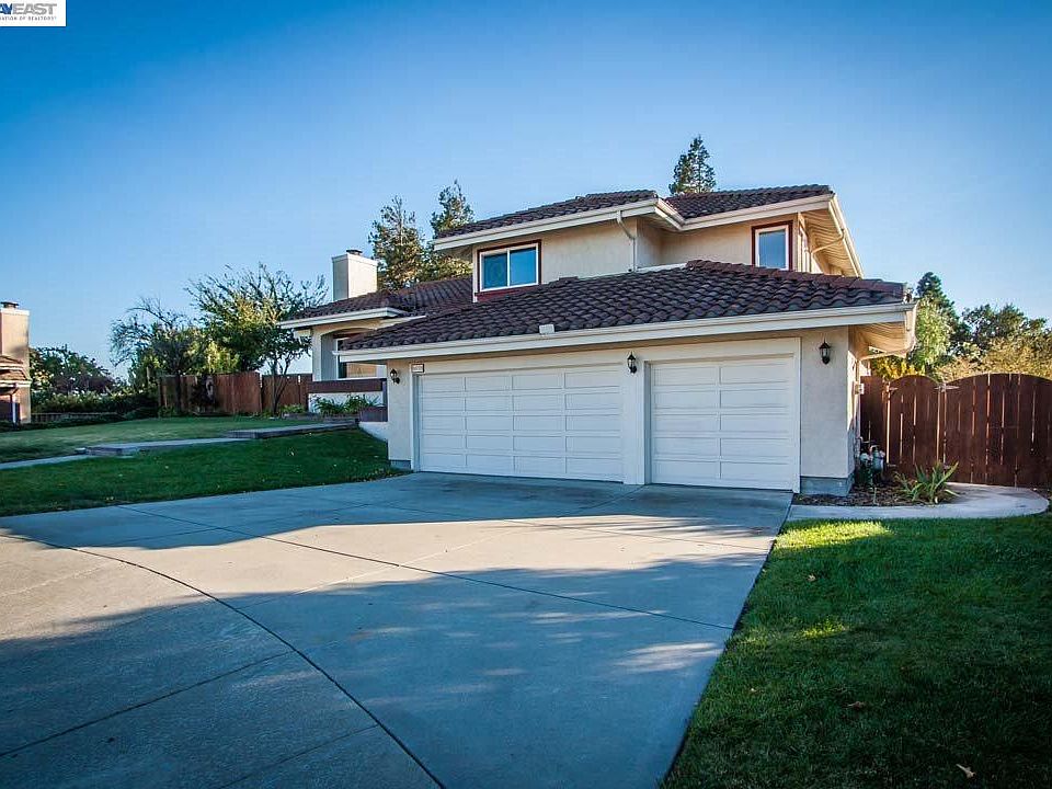 2nd image of 11331 Champagne Pl