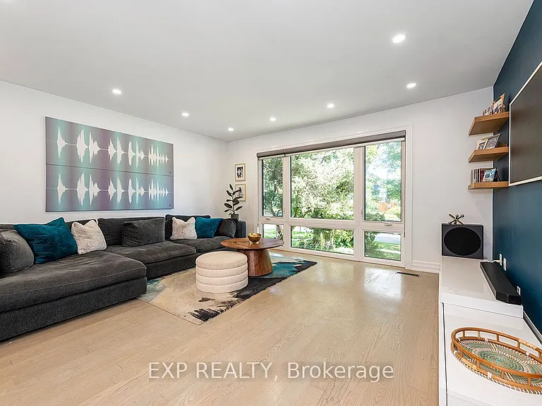 1410 Petrie Way — Photo 16