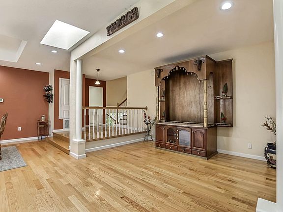 4th image of 5558 Castle Glen Ave