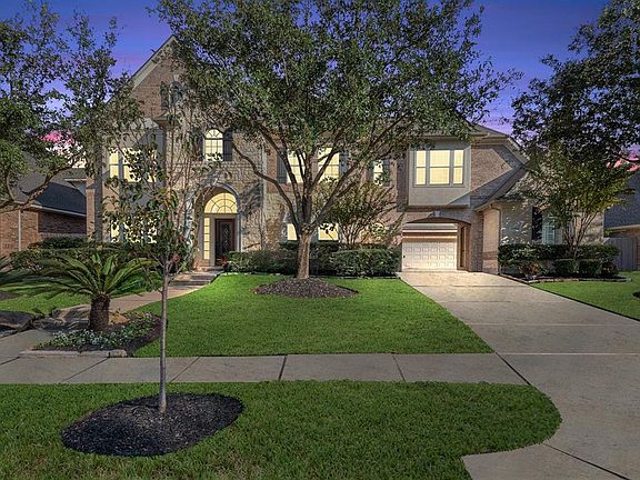 An alternate view of this stunning elevation and gorgeous landscape!