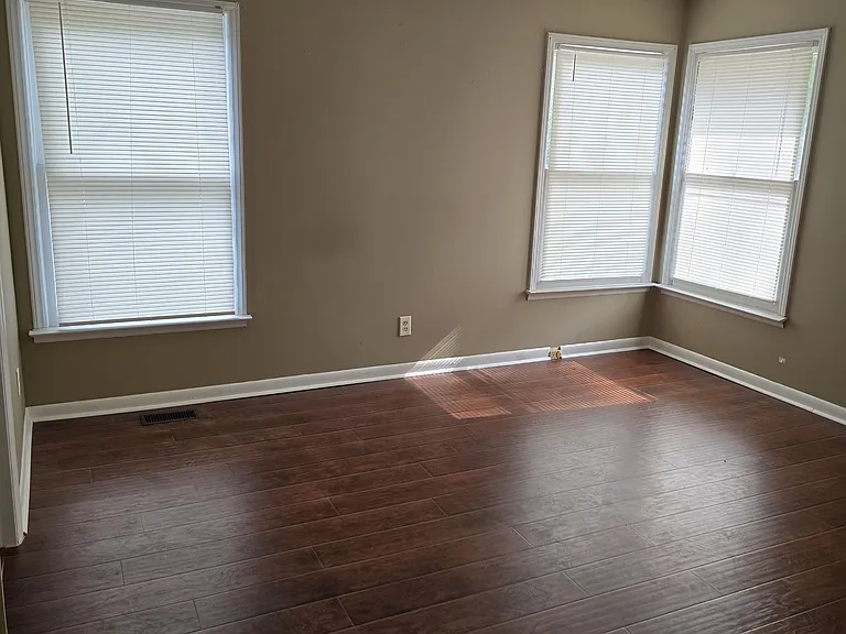 401 Pecan St — Photo 16