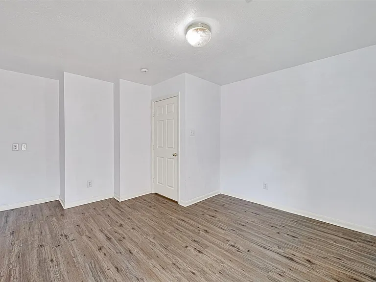 14603 Bladenboro Dr — Photo 31