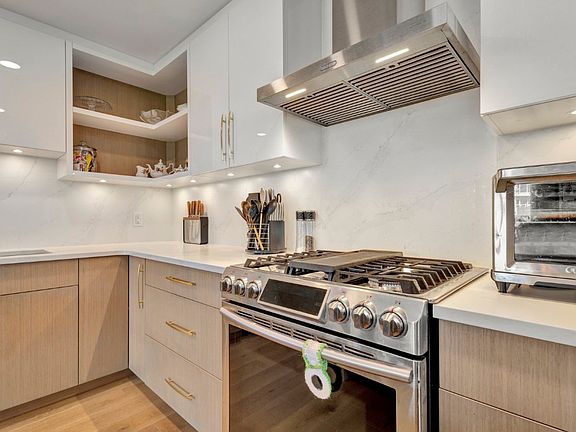 5th image of 529 Truswell Rd #402