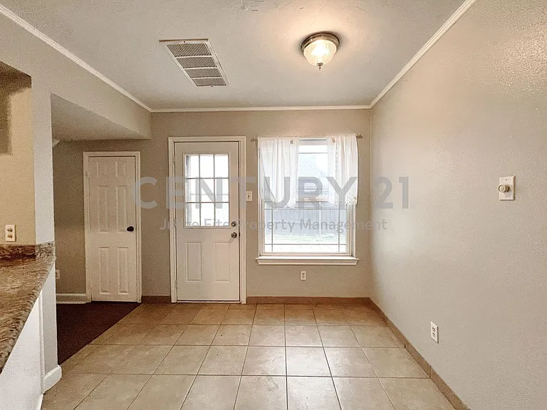 4460 Junction Dr — Photo 7