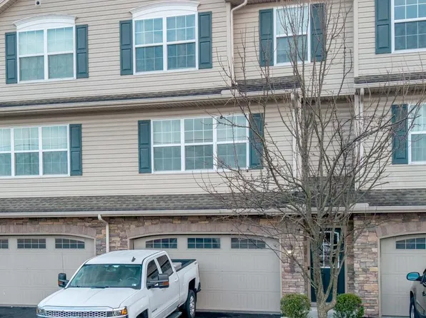 182 Old Schoolhouse Ln, Mechanicsburg, PA 17055