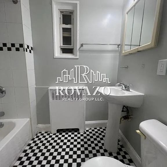 585-586 Elizabeth Ave #305 — Photo 2