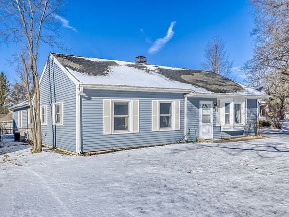 2nd image of 290 Oakwood Dr