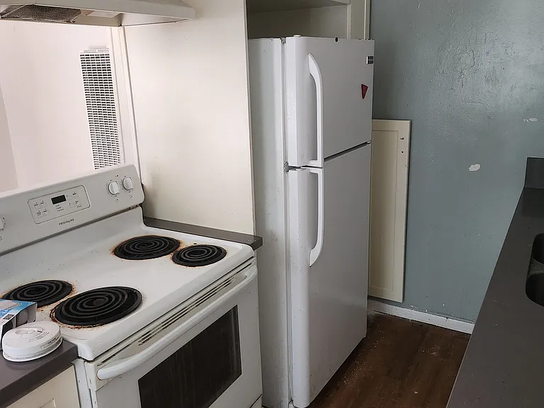 4261 Euclid Ave #3 — Photo 2