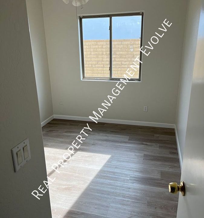 1st image of 5021 N 18th Ave #4