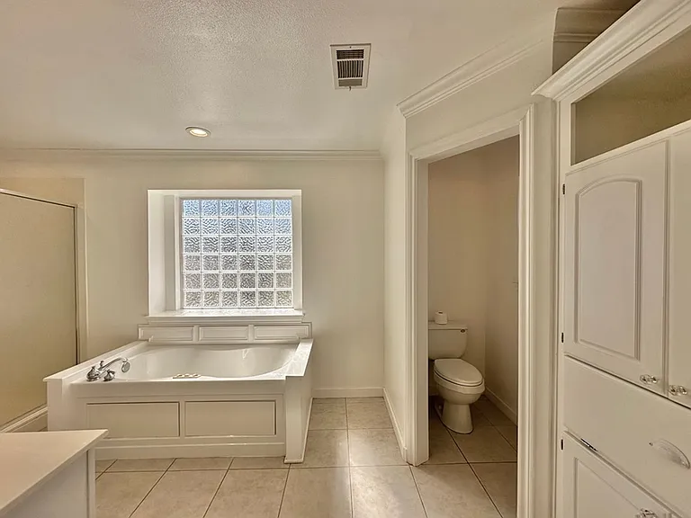 10191 FM 607 N — Photo 24
