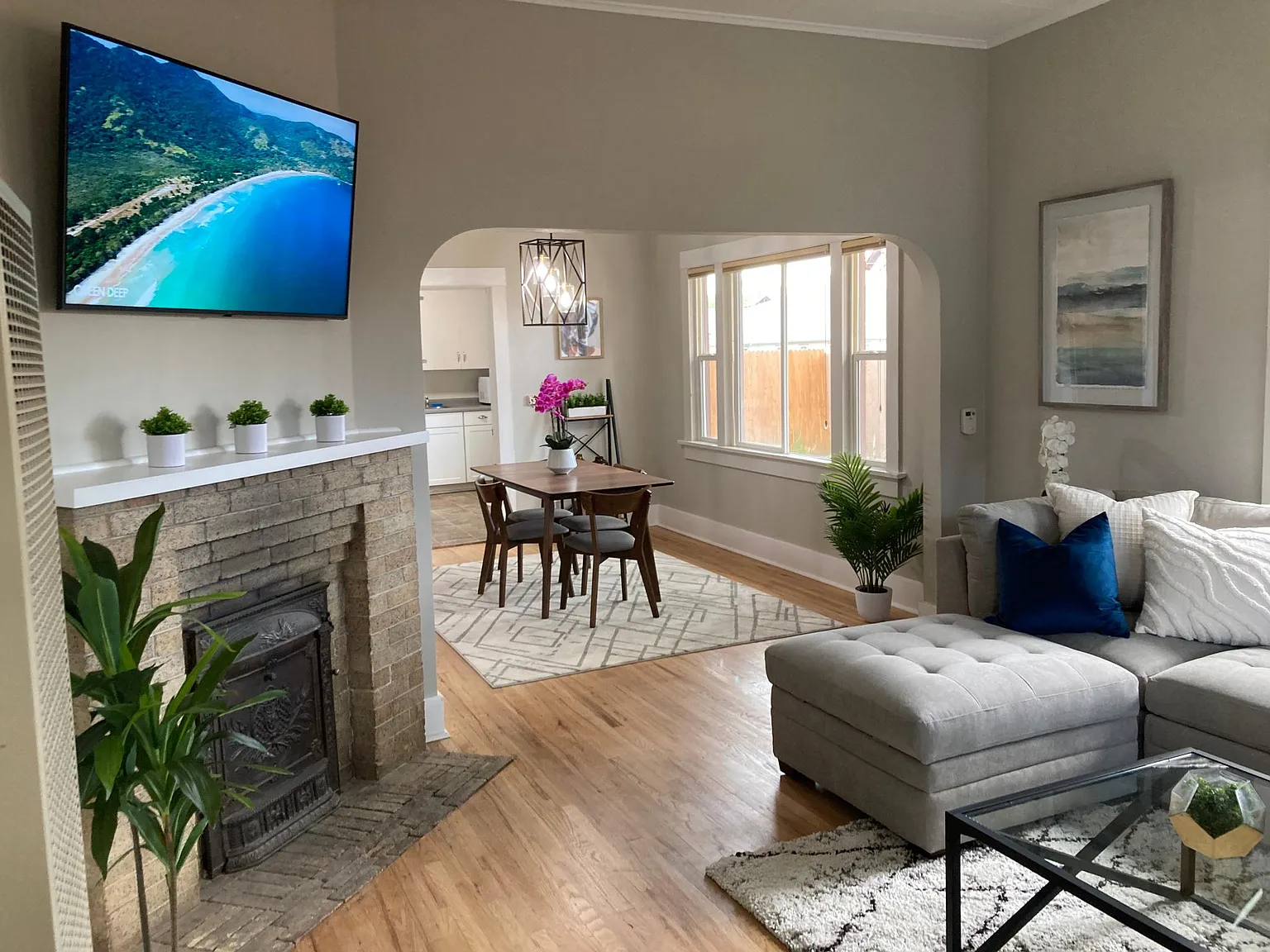 2 bed, 1000 sqft, $2,000 — Photo 1