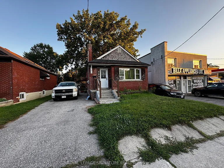 2935 Saint Clair Ave E — Photo 2