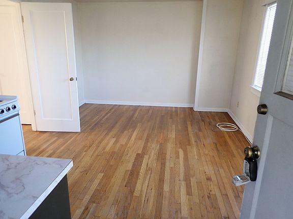 5th image of 210 9th Ave SE APT 2