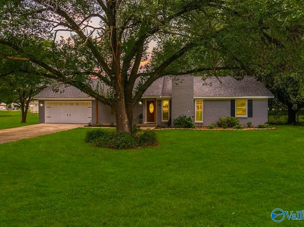 103 Moms Cir, Huntsville, AL 35811