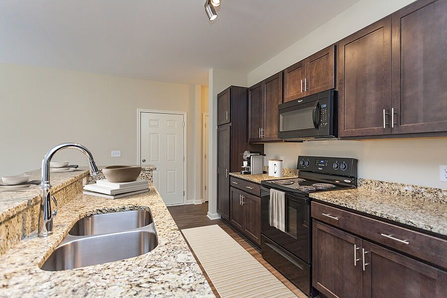 1st image of 1562 Crestview Dr APT 402
