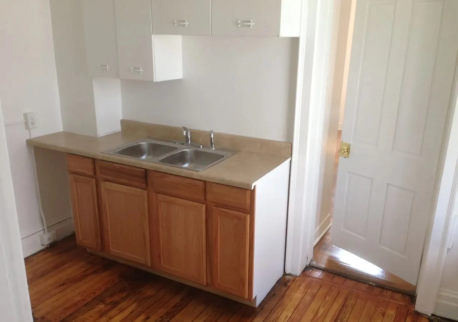 588 West Market Street - APT3 — Photo 3