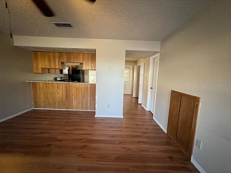 1227 Dallas Dr — Photo 5