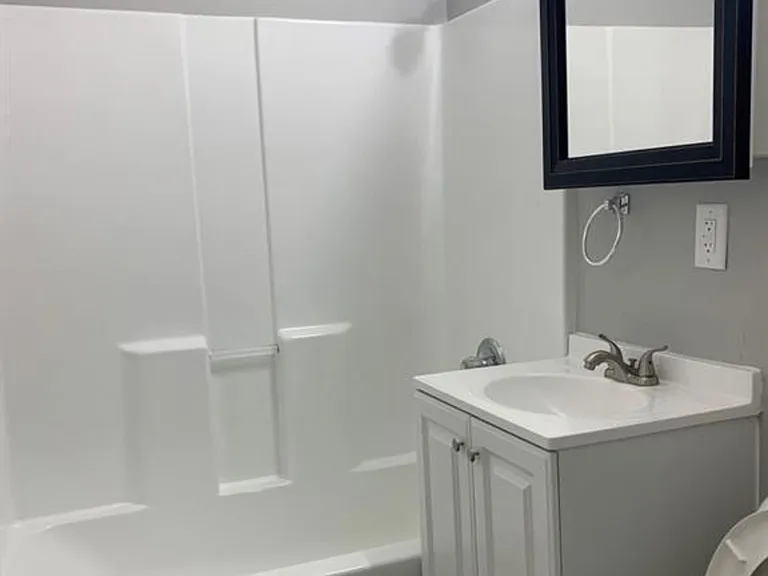 1524 E Legrande Ave — Photo 11