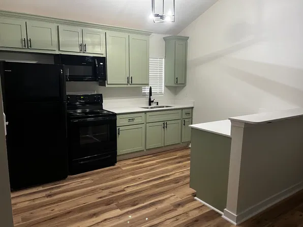 200 Hillary Ln, Allenhurst, GA