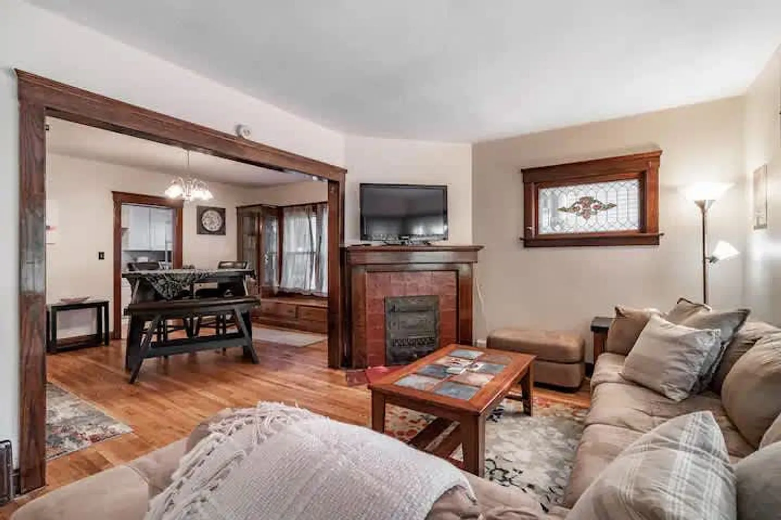 2 bed, 1.0 bath, 990 sqft, $2,056 — Photo 1