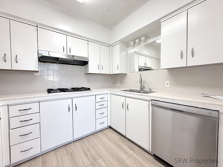 712 N Adams St #10 — Photo 8