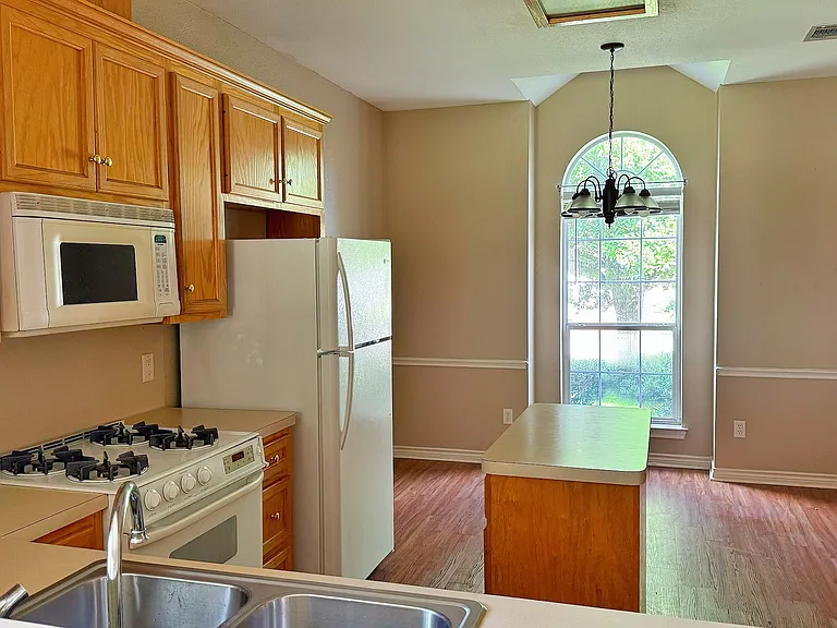 243 Stuttgart Cir — Photo 4