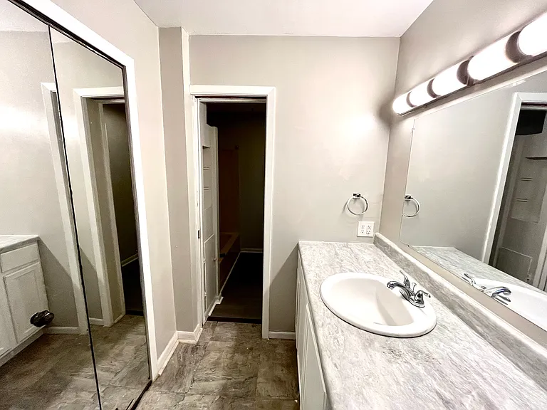 142 W Hale St — Photo 6