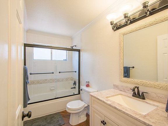 3rd image of 5255 W Fremont Ave