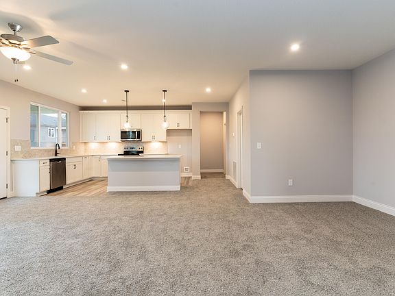3rd image of 367 Cornwall Dr