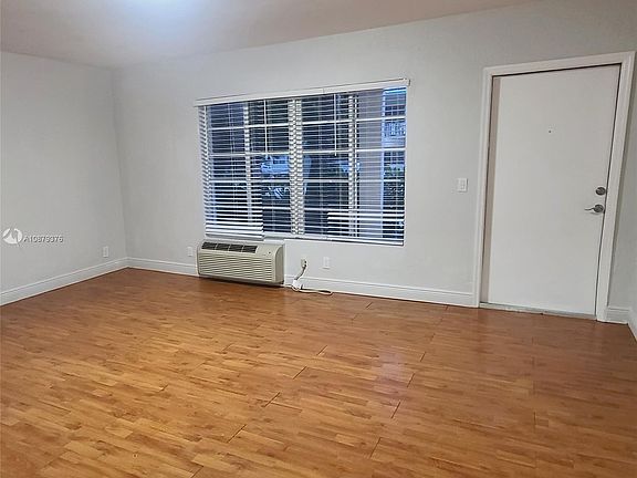5th image of 1241 14th St APT 5