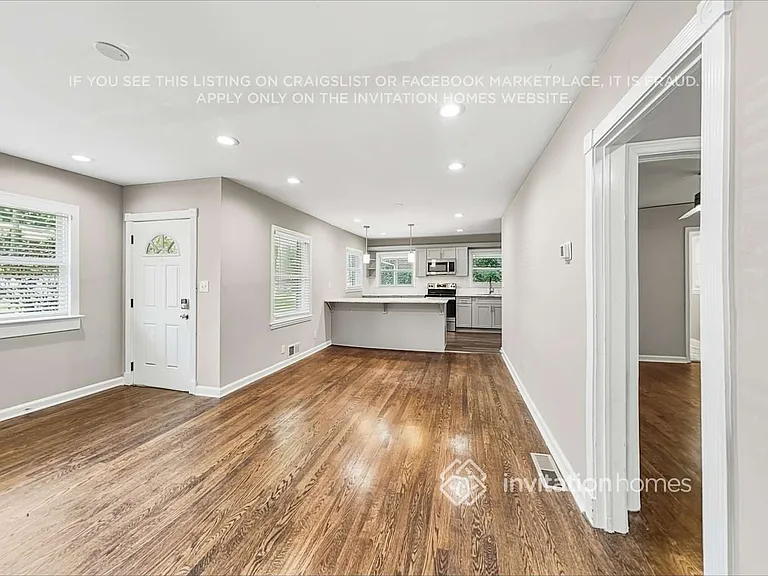 1095 Longshore Dr — Photo 3
