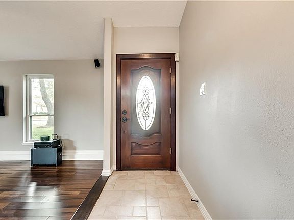 2nd image of 2105 Richwood Dr