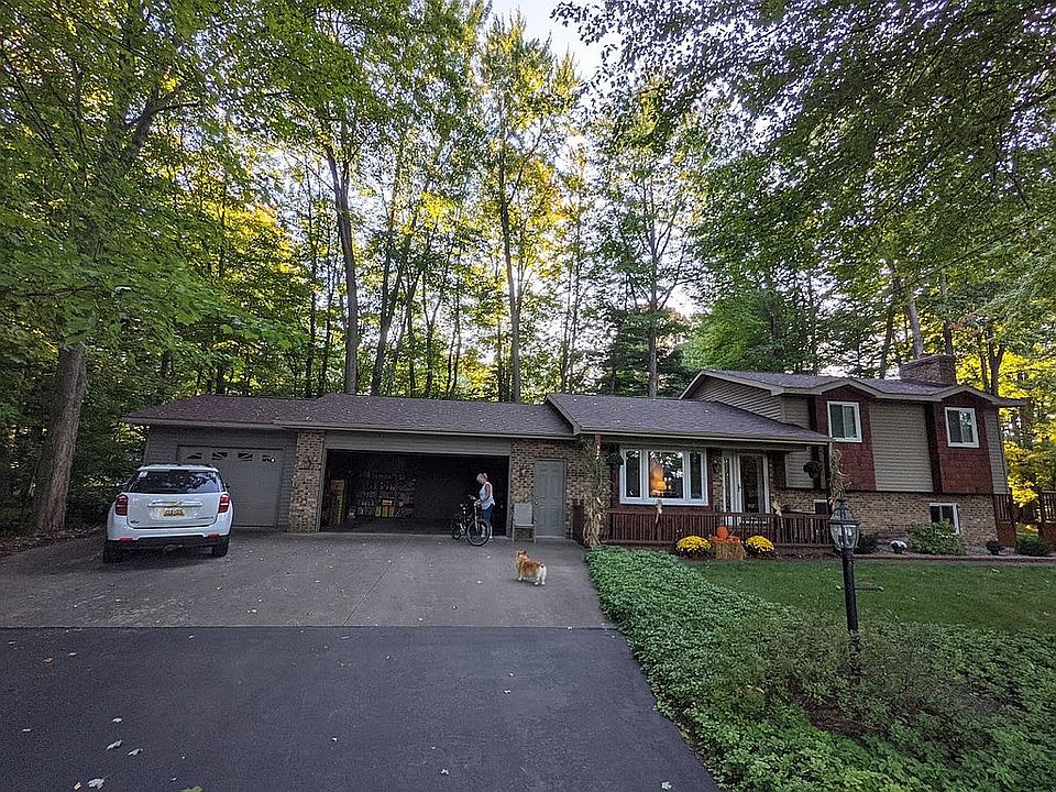 1st image of 3261 N Lakeside Dr