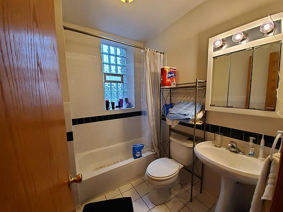 4th image of 2046 N Western Ave #2R