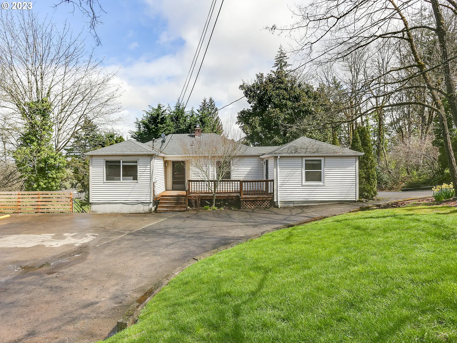21040 Willamette Dr photo 1