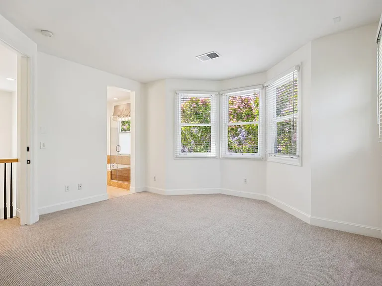 909 Ramona St — Photo 10