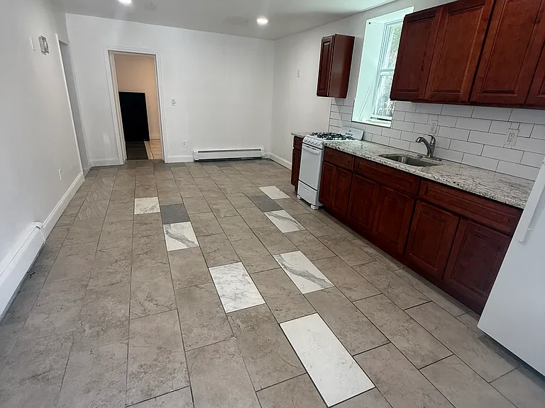 196 Murray Ave #2 — Photo 1