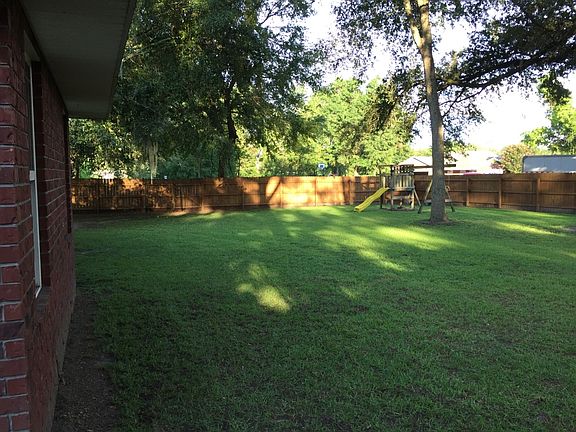3rd image of 322 SW Stonehenge Ln